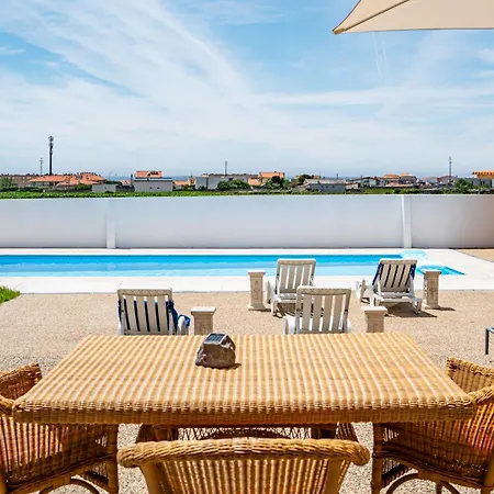 بيت ضيافة Wake Up With The Sea Breeze- With Pool 3 Angeiras