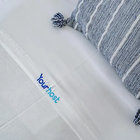 Wake Up With The Sea Breeze- With Pool 3 بيت ضيافة *